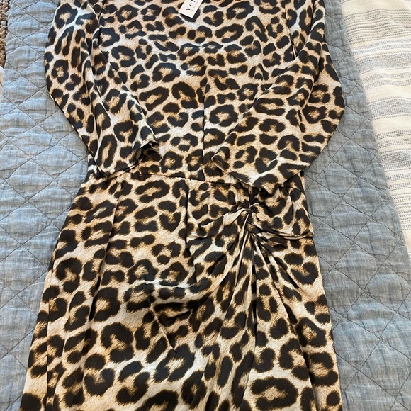 Velvet by Graham and Spencer leopard print dress - Picture 5 of 7